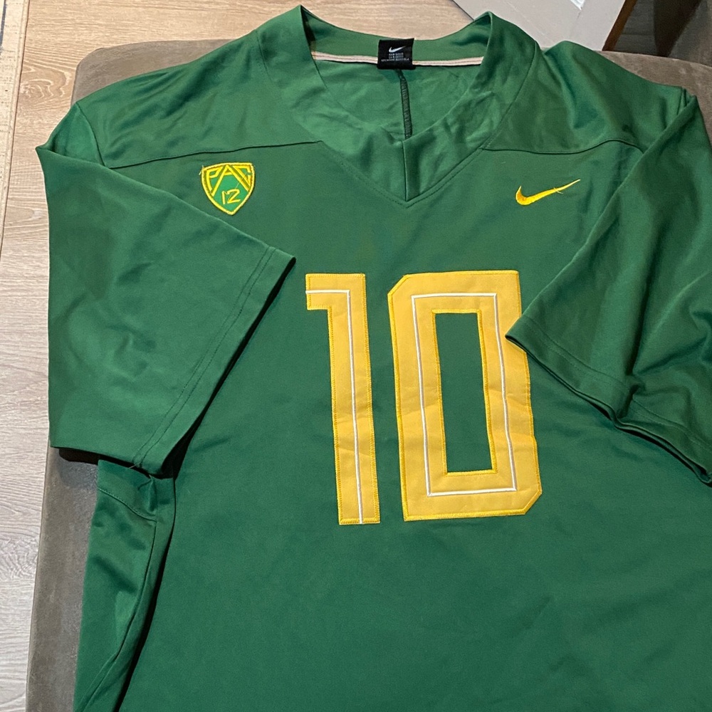 Nike Oregon Ducks Justin Herbert Jersey
